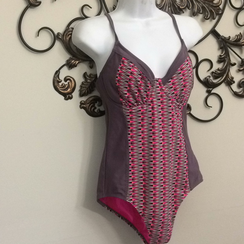 Athleta 34D/DD one piece swim suit geometric pink